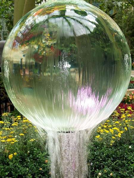 fontaine-exterieure-en-verre
